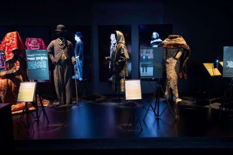 Gallery 1 of Hollywood Costume