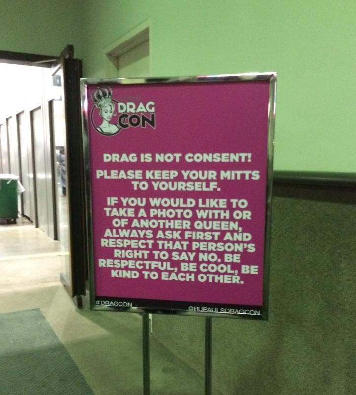 Drag Con etiquette Drag Con etiquette