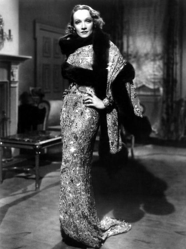 Marlene Dietrich in Travis Banton design for Angel (1937) Marlene Dietrich in Travis Banton design for Angel (1937)